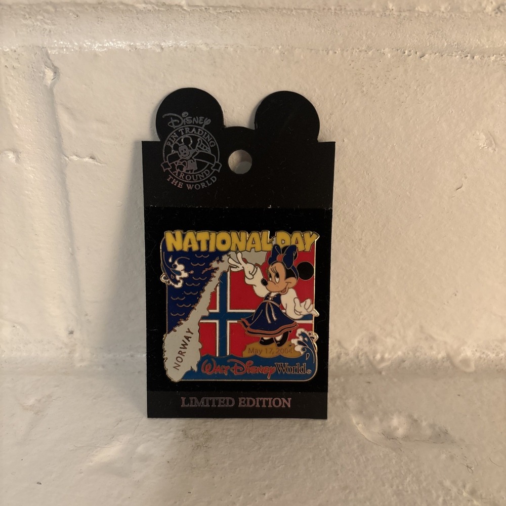 Disney Pin 2004 Minnie Mouse Norway National Day 5-17 Epcot World Showcase